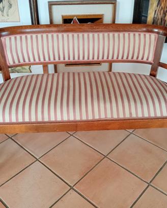 Divanetto e due poltrone d'epoca