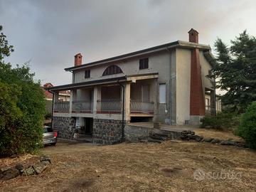 Ville abbinate con ampio terreno edificabile