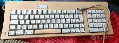 Tastiera vintage Apple M0116 per Macintosh