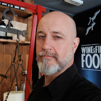 Cameriere ESPERTO disponibile per stagione estiva