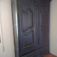 Armadio antico intarsiato a mano