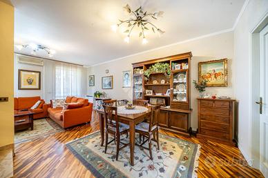 VILLA A SCHIERA A REGGIO NELL'EMILIA