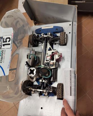 automodello radiocomandato a scoppio (nitro)