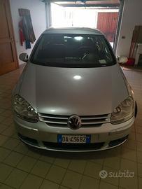 VW GOLF 2.0 TDI 5 PORTE CON CAMBIO AUTOMATICO