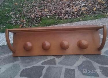 Appendiabiti da parete