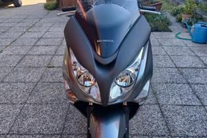 Scooter Honda SW-T400