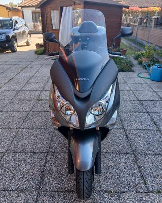 Scooter Honda SW-T400