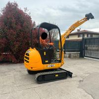 E227 - Escavatore 18 q JCB 8018