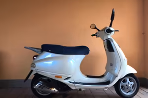 Vespa ET4 150 iscritta FMI