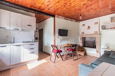 2 LOCALI A CAPRAROLA