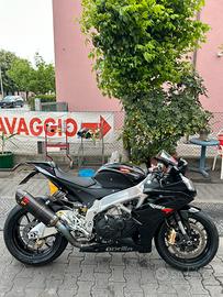 Aprilia rsv4 1000