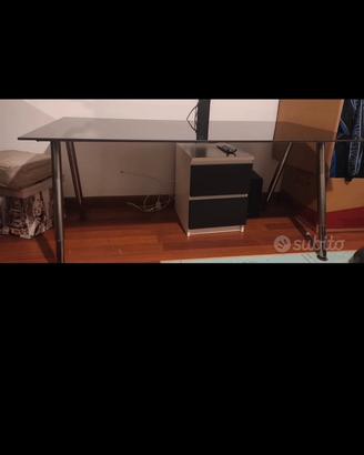 Scrivania galant ikea