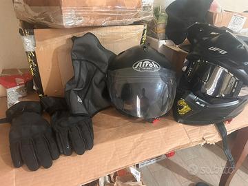 Caschi e accessori