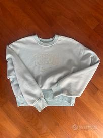 Felpa azzurra crop con strass