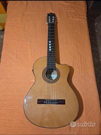 Chitarra classica Ibanez + custodia

+ accessori