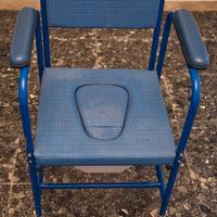 Carrozzina comoda WC