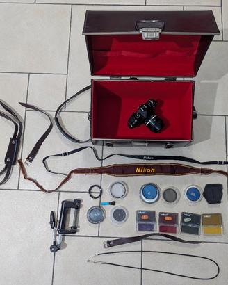 Nikon Fe + componenti e obiettivi 