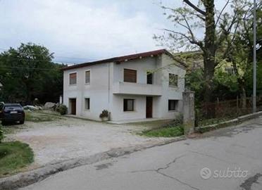 Immobile in asta di 323 m² con più di 5 locali e b