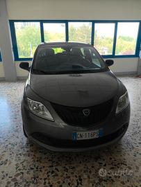 Lancia Ypsilon 1.0 FireFly 5 porte S&S Hybrid Silv