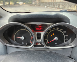 Ford fiesta titanium 1.4 benzina GPL