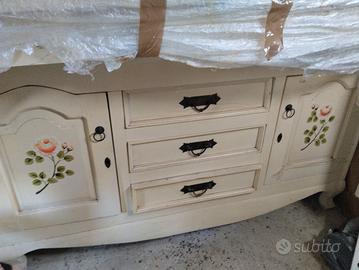 Credenza  schabby più tavolo più sedie