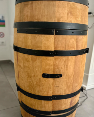 Botte in legno espositore con luci a Led