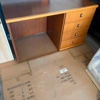 Scrivania in legno