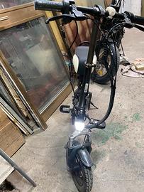 Bicicletta elettrica pieghevole