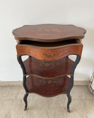 Tavolino etagere a  tre ripiani intarsiato