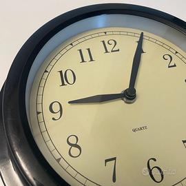 Orologio da parete nero IKEA al quarzo