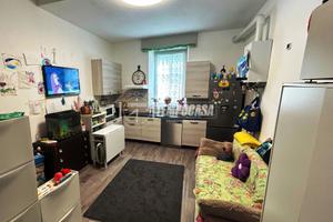 TRELOCALI SU DUE LIV CON PORTICO/P. AUTO E CANTINA