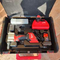 Rivettatrice batteria milwaukee