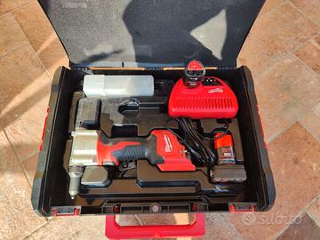 Rivettatrice batteria milwaukee