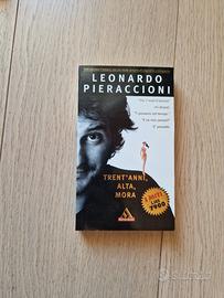 Libro Trent'anni, alta, mora