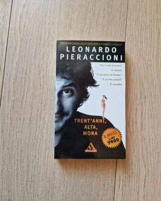 Libro Trent'anni, alta, mora