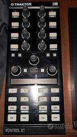 TRAKTOR KONTROL X1 MK2 NATIVE INSTRUMENTS + ACESS.