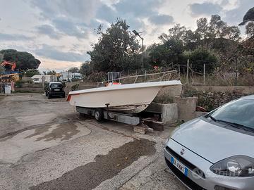 Barca da pesca in vetroresina con licenza