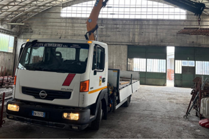 Nissan Atleon con gru 28.000€