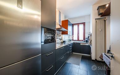 TRE LOCALI PIANO ALTO CON TERRAZZO