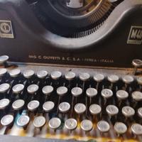 Macchina da scrivere olivetti