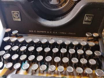Macchina da scrivere olivetti