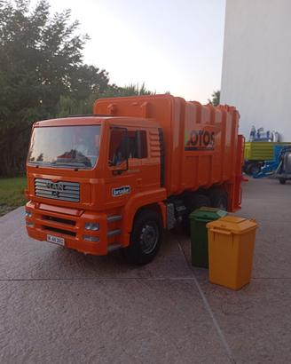 Camion della spazzatura Bruder