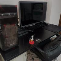 PC + tastiera + mouse + sedia