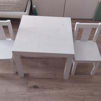 Tavolinetto e seggioline 