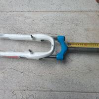 Forcella ammortizzata Cube Sa Suntour 24"