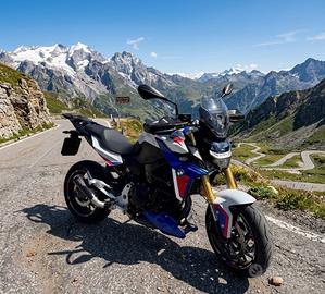 Bmw F900R in garazia della casa