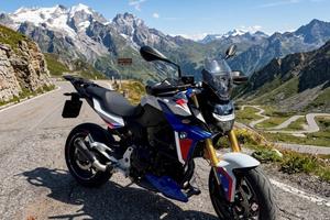 Bmw F900R in garazia della casa