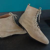 Stivaletto beige scamosciato, foderato. N°41