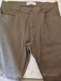 due paia di pantaloni 