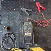 Carica batterie auto